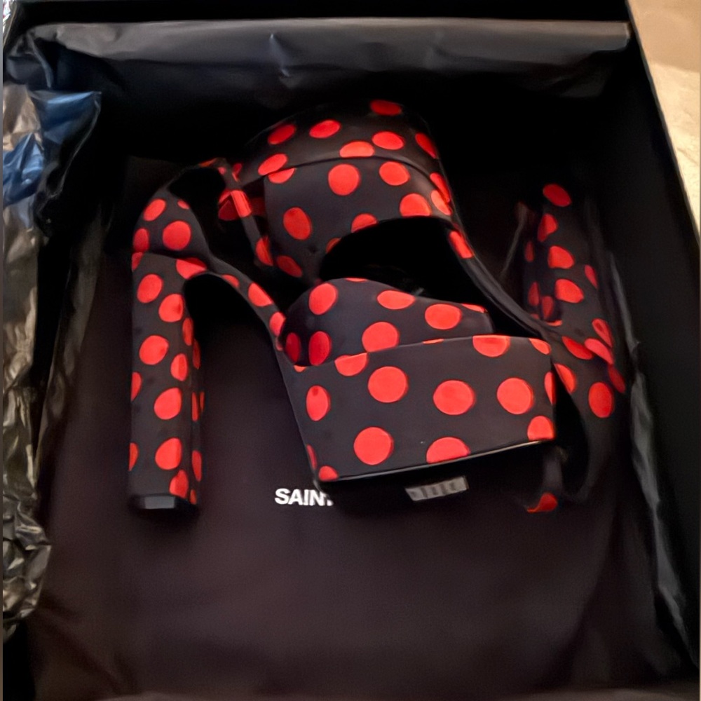❤️❤️❤️SOLD Saint Laurent 36❤️❤️❤️